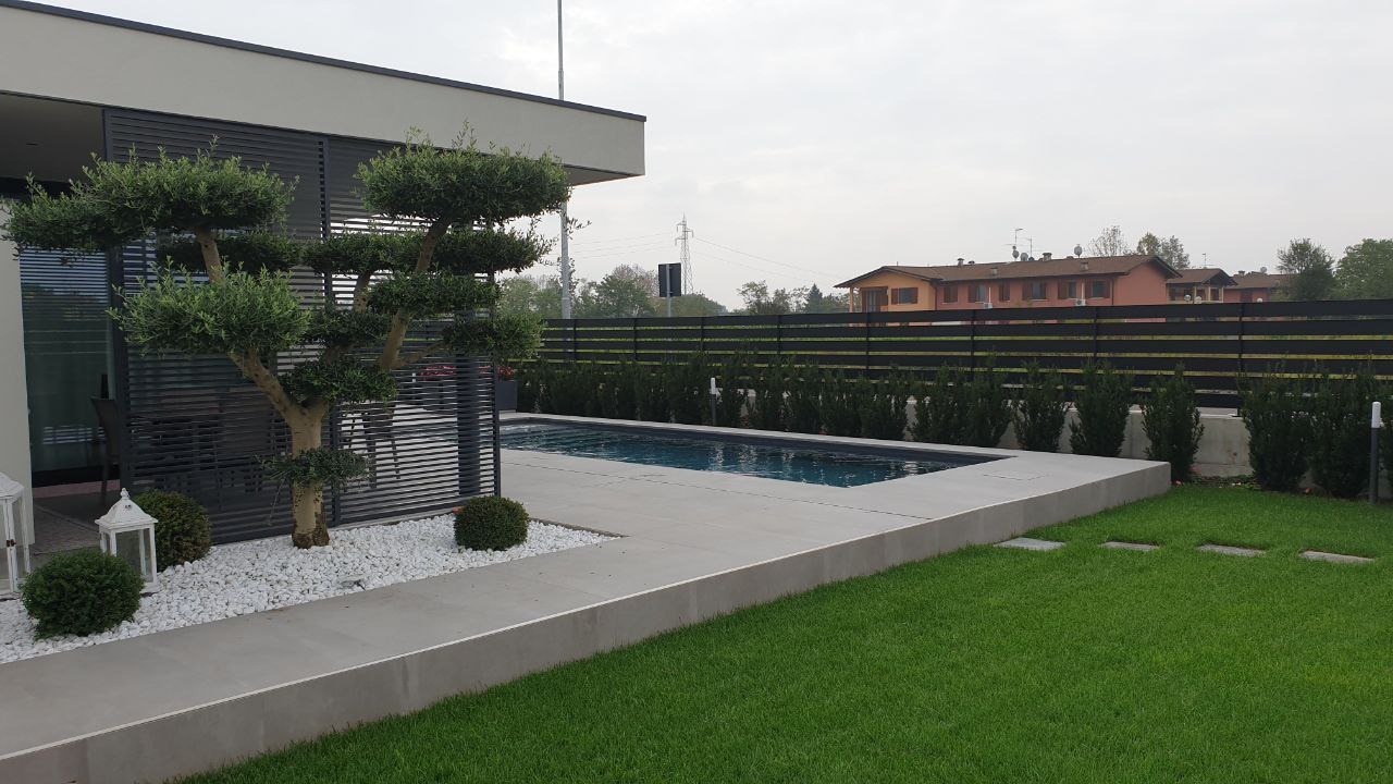 Realizzazione prato in zolle per villa privata